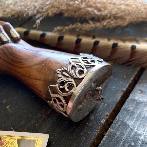 19TH CENTURY SOLID CARVED ROSEWOOD MANO FIGAS FIST PENDANT - Picture 5 of 10